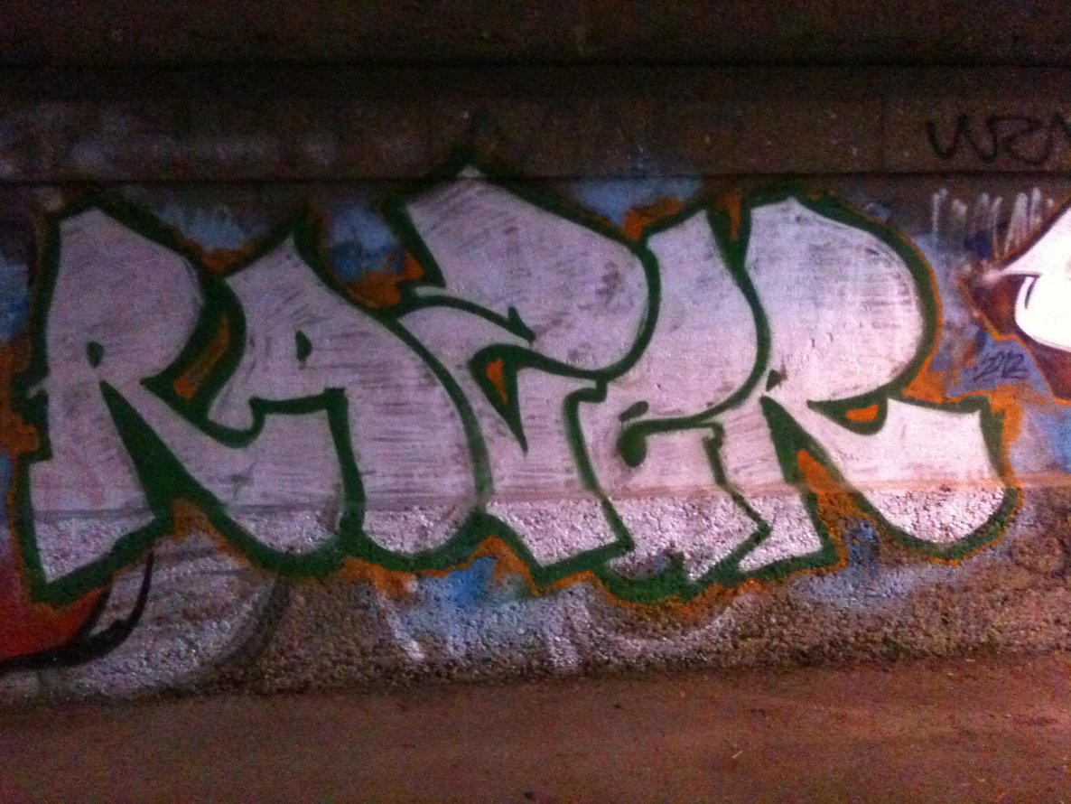 Graffiti Bombing in Köln - Photo by Schokofliege - Rozer