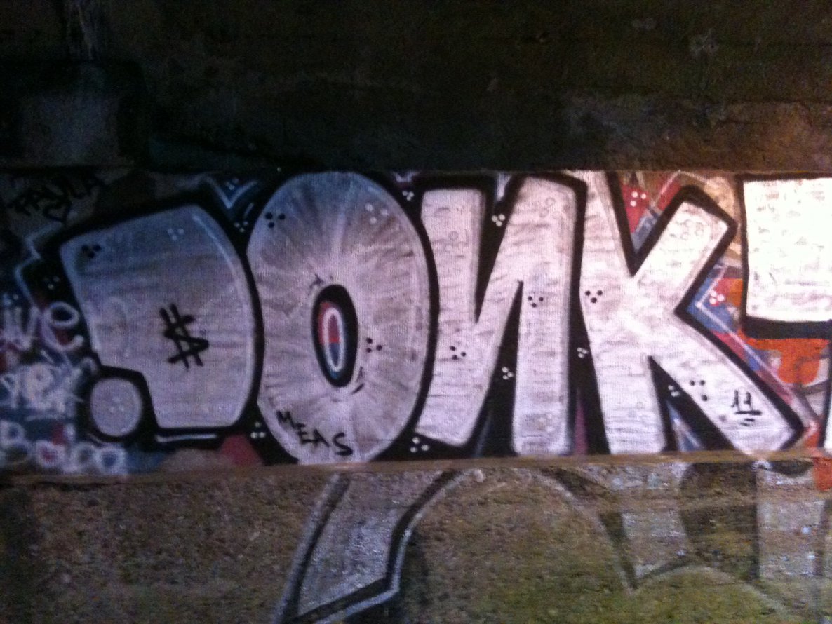 Graffiti Bombing - Photo by Schokofliege - DONK