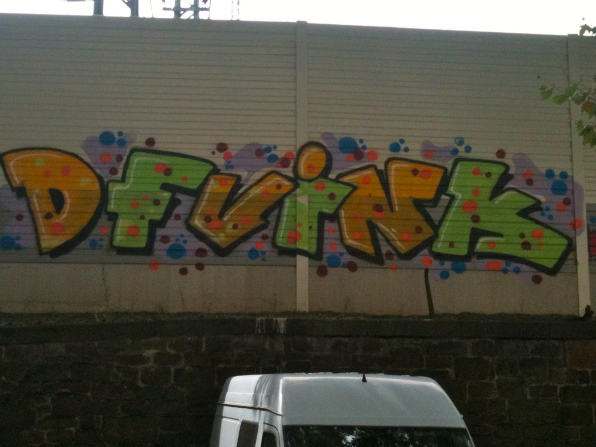 Graffiti Bombing - Photo by Schokofliege - DFV, INK