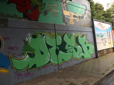 Graffiti Wall - Photo by Schreibtisch - Desk-Mito-Wave-Fake-Sako (2013)