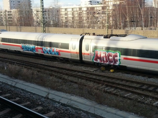 Graffiti Train in München - Photo by SchwarzerKater - Yaws, Doll, Ha