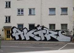 Graffiti Bombing in Berlin - Photo by SchwarzerKater - Akir, Wall, Bombing