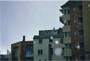 Graffiti Bombing in Dusseldorf - Photo by SchwarzerKater - Föns, Crew, Rooftop