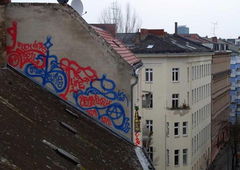 Graffiti Bombing in Berlin - Photo by SchwarzerKater - Life, Wall, Roof