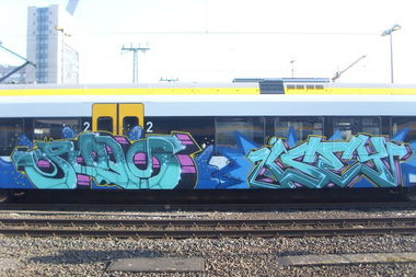 Graffiti Train in Dusseldorf - Photo by SchwarzerKater - Rolo, Isey, Train
