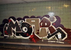 Graffiti Bombing in Berlin - Photo by SchwarzerKater - Moar, Wall, Line