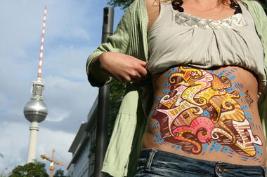 Graffiti Artwork in Berlin - Photo by SchwarzerKater - Bodypaint, Prins, Moe
