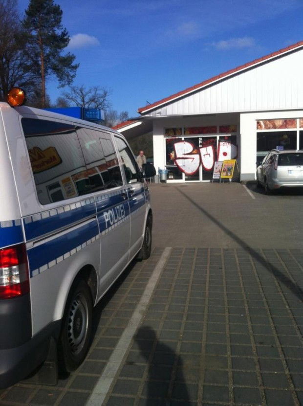 Graffiti Bombing - Photo by Schweden (2012)