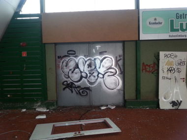 Graffiti Bombing - Photo by SeanZone - Nbk (2016)