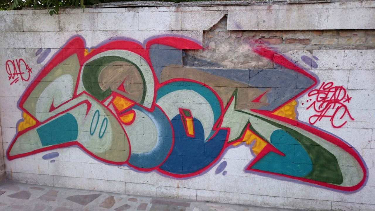 Graffiti Wall - Photo by Sear - seardhc (2016)