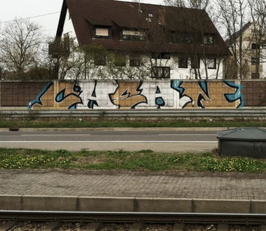 Graffiti Bombing in Karlsruhe - Photo by Searcher - che, ean, chean (2010)