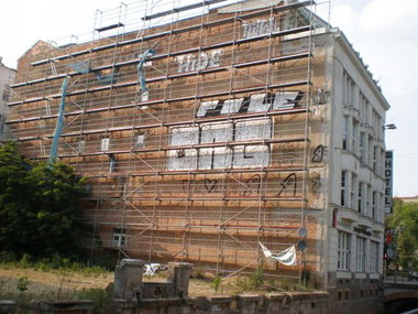 Graffiti Bombing - Photo by Secoopy - ORG, POLE