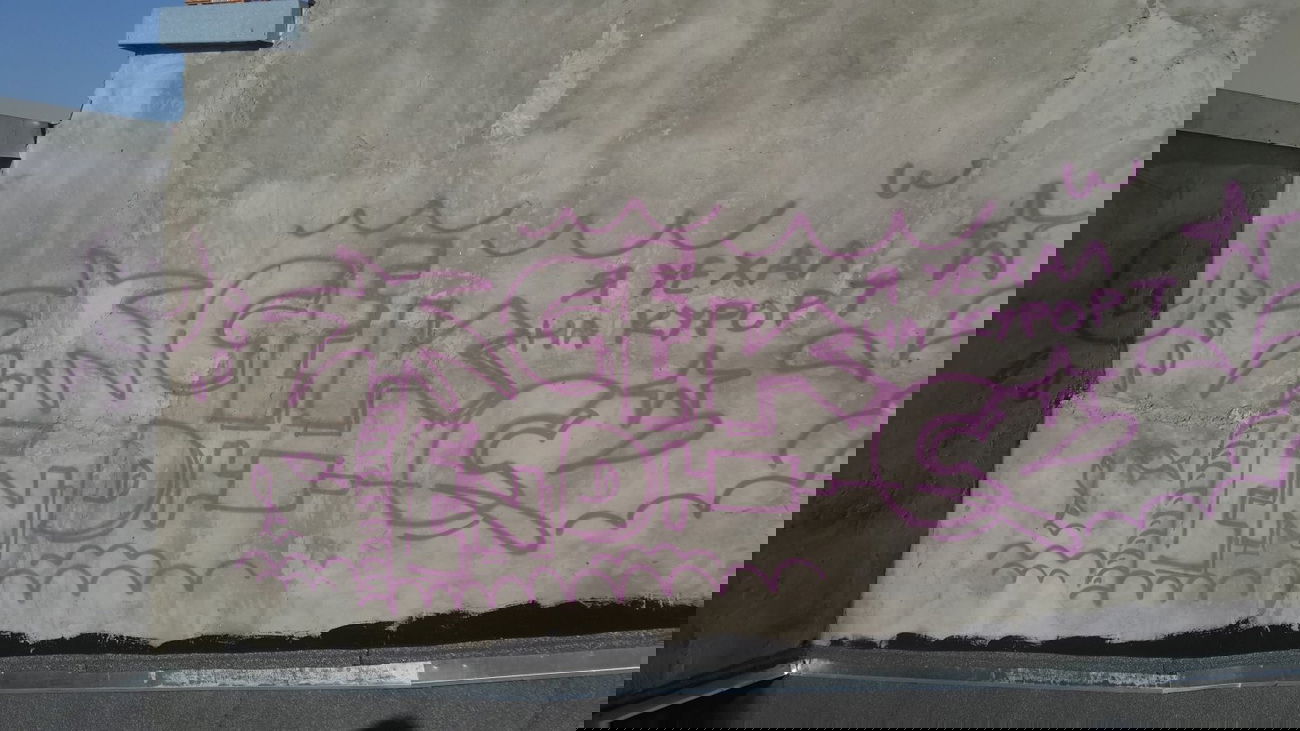 Graffiti Wall - Photo by Seks - ????, art, rooftop (2014)