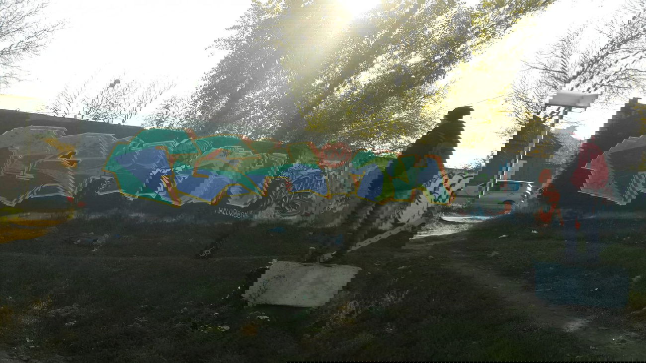 Graffiti Wall - Photo by Seks - line, trainline, seks (2013)