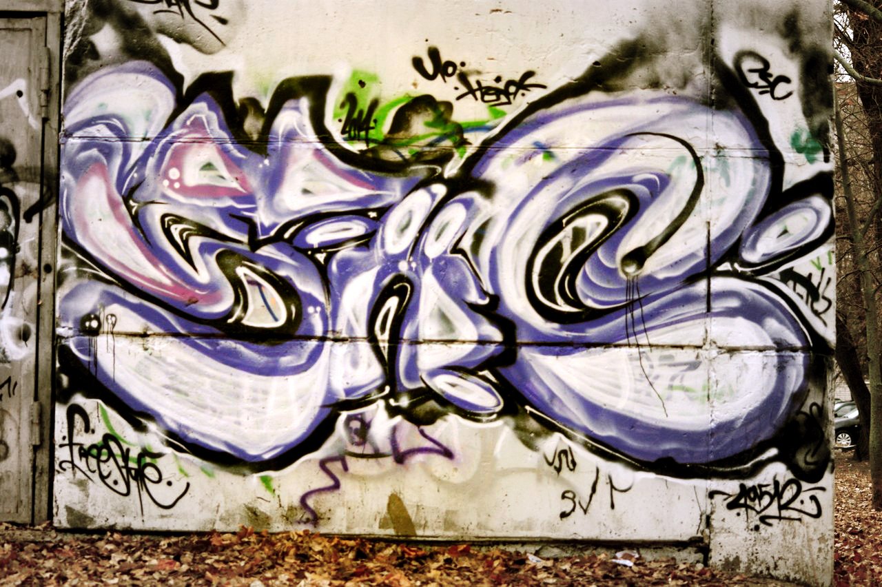 Graffiti Wall - Photo by Shakeee_