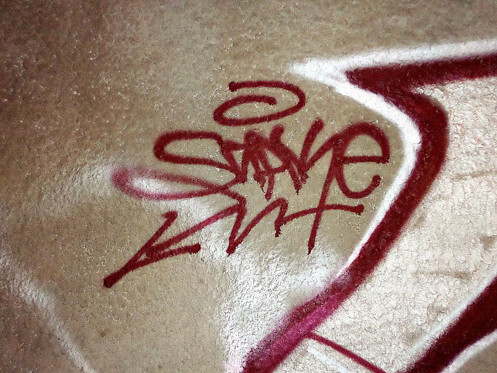 Graffiti Wall - Photo by Shakeee_