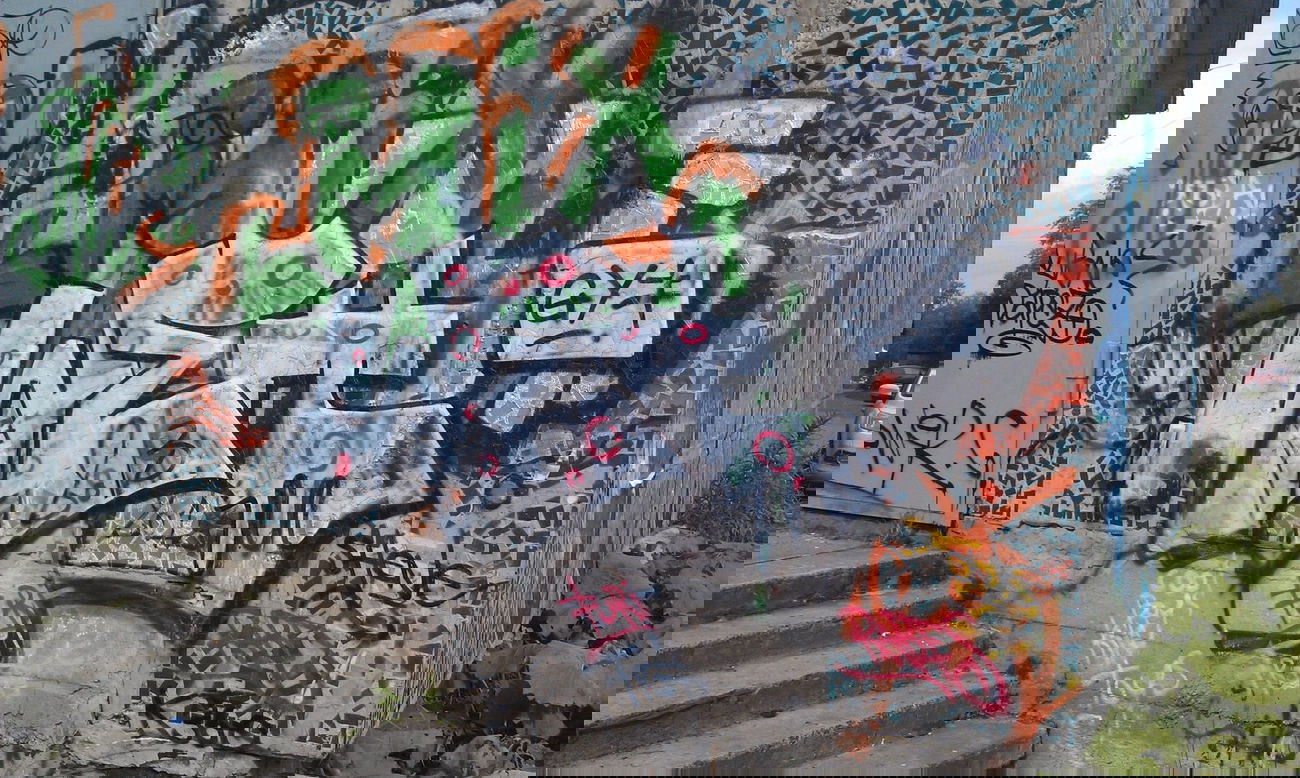 Graffiti Bombing - Photo by Shene (2013)