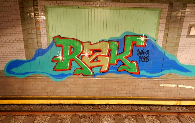 Graffiti Bombing - Photo by Shizzler - RZK