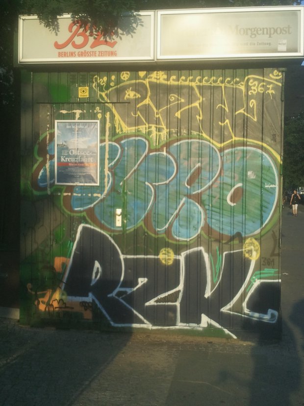 Graffiti Bombing - Photo by Shizzler - RZK, Muro