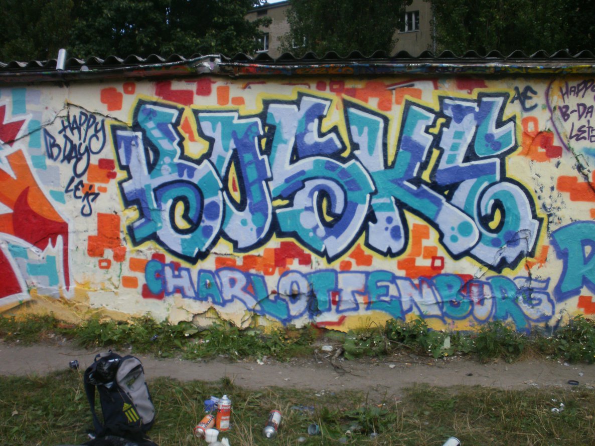Graffiti Wall - Photo by Shizzler - Boske, AE