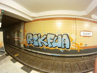 Graffiti Bombing - Photo by Shizzler - RZK, FUA