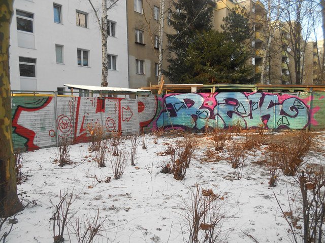 Graffiti Bombing - Photo by Shizzler - 1UP, RZK