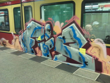 Graffiti Bombing - Photo by Shizzler - Fis, RCK