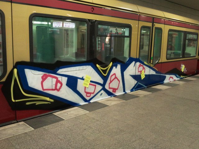 Graffiti Train - Photo by Shizzler - Zouk, RCK