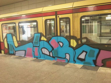 Graffiti Train - Photo by Shizzler - Micro
