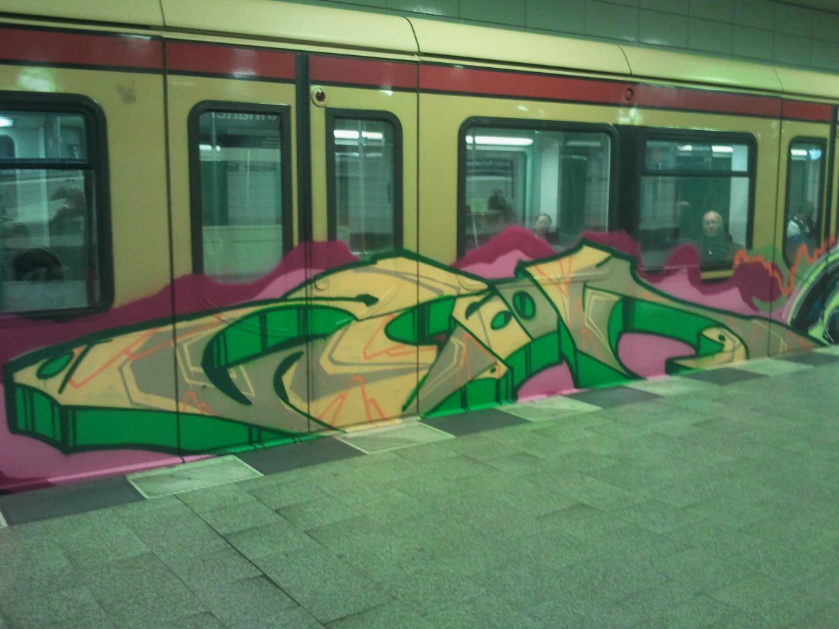 Graffiti Train - Photo by Shizzler - Zouk, RCK