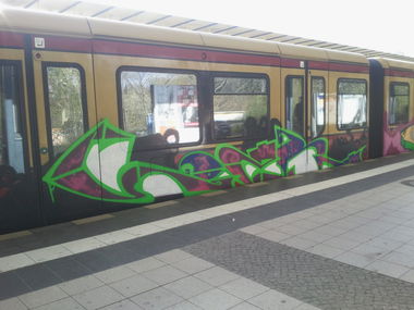Graffiti Train - Photo by Shizzler - Lozer