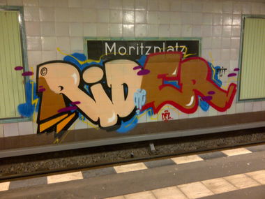Graffiti Bombing - Photo by Shizzler - Rider