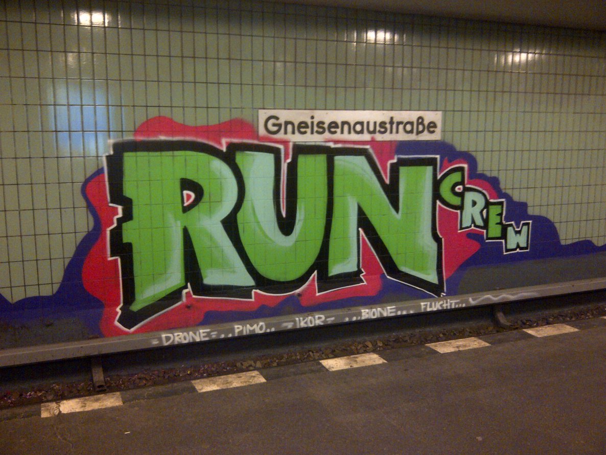 Graffiti Bombing - Photo by Shizzler - RUN (2014)