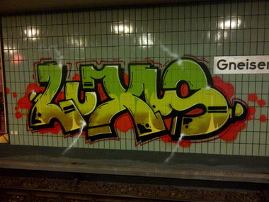 Graffiti Bombing - Photo by Shizzler - Luxus (2014)