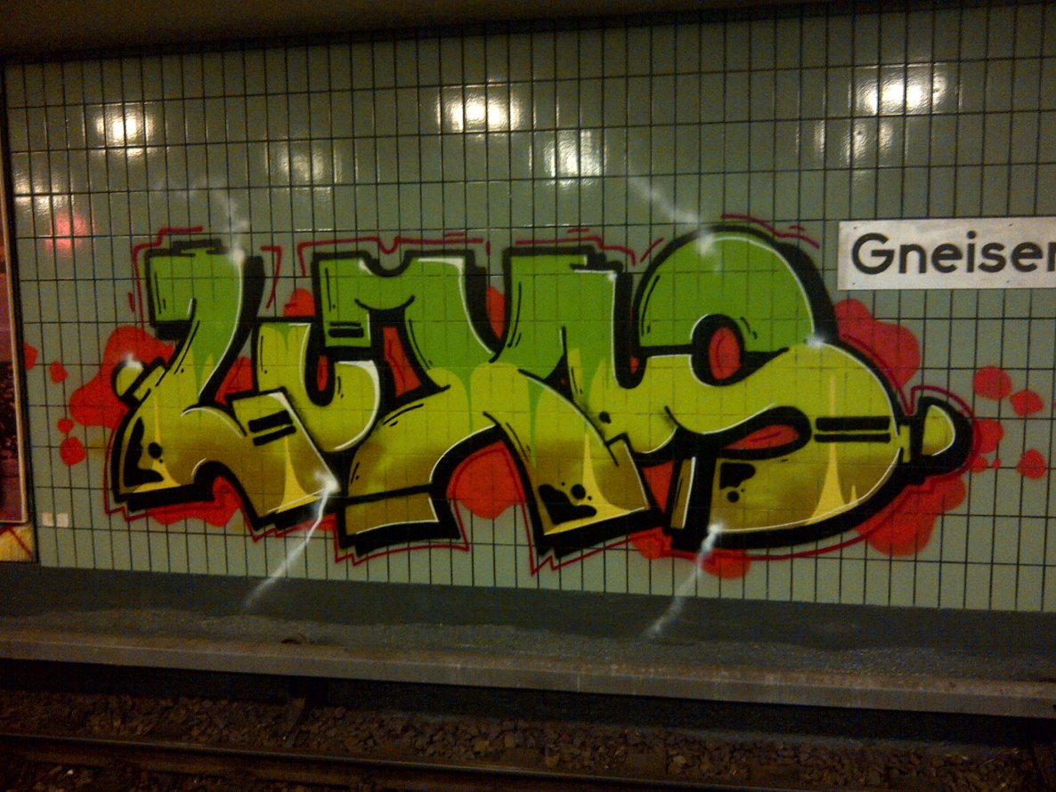 Graffiti Bombing - Photo by Shizzler - Luxus (2014)