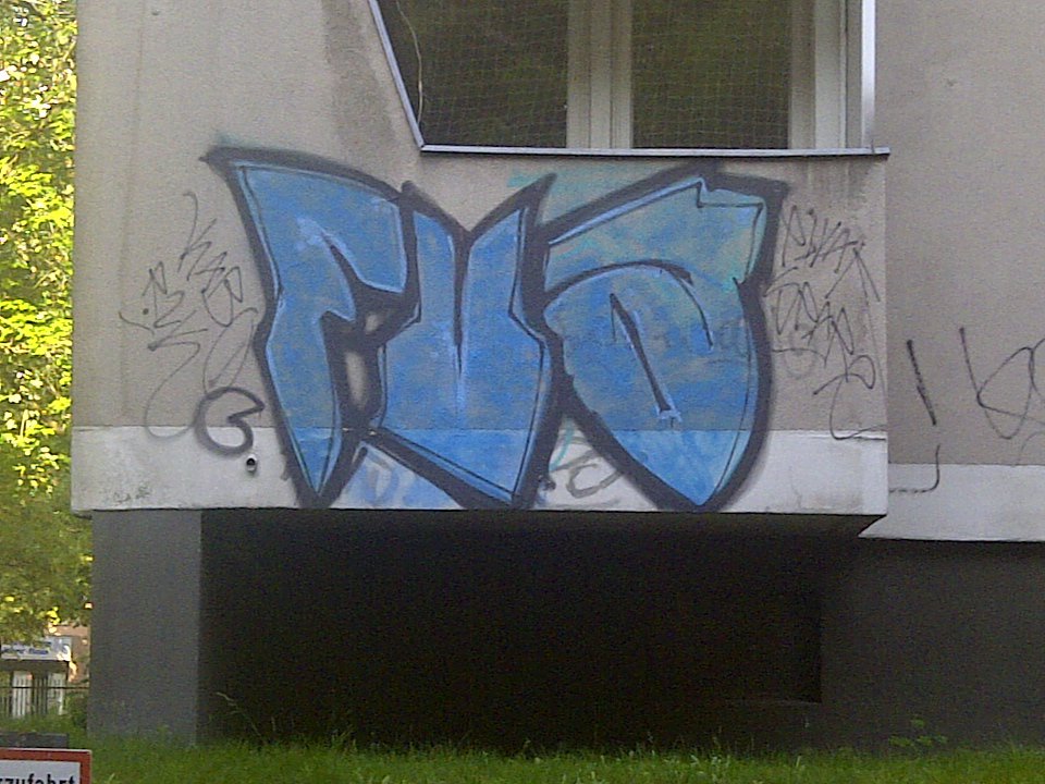 Graffiti Bombing - Photo by Shizzler - FUA (2013)