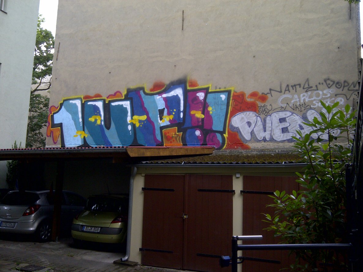 Graffiti Bombing - Photo by Shizzler - 1UP (2014)