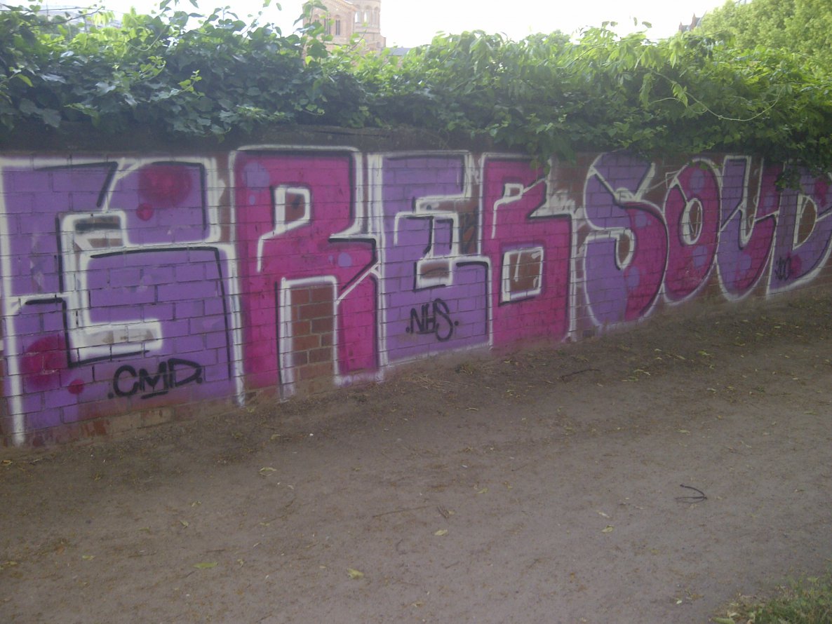 Graffiti Bombing - Photo by Shizzler - Greb, Soud, AOC (2014)