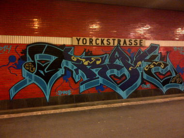 Graffiti Bombing - Photo by Shizzler - Trik, UR (2014)