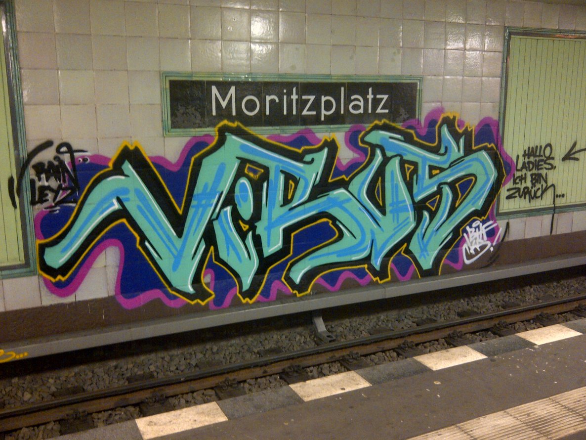 Graffiti Bombing - Photo by Shizzler - Virus, BHF (2014)