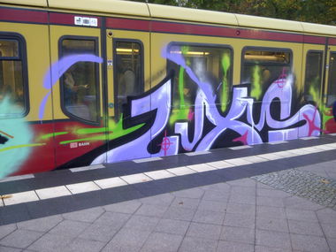 Graffiti Train - Photo by Shizzler - Luxus (2014)