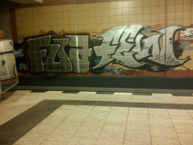 Graffiti Bombing - Photo by Shizzler - FUA, FEW (2014)