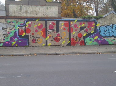 Graffiti Bombing - Photo by Shizzler - 1UP