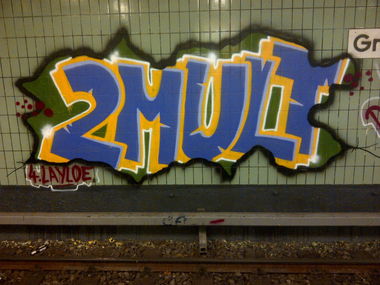 Graffiti Bombing - Photo by Shizzler - 2Mult