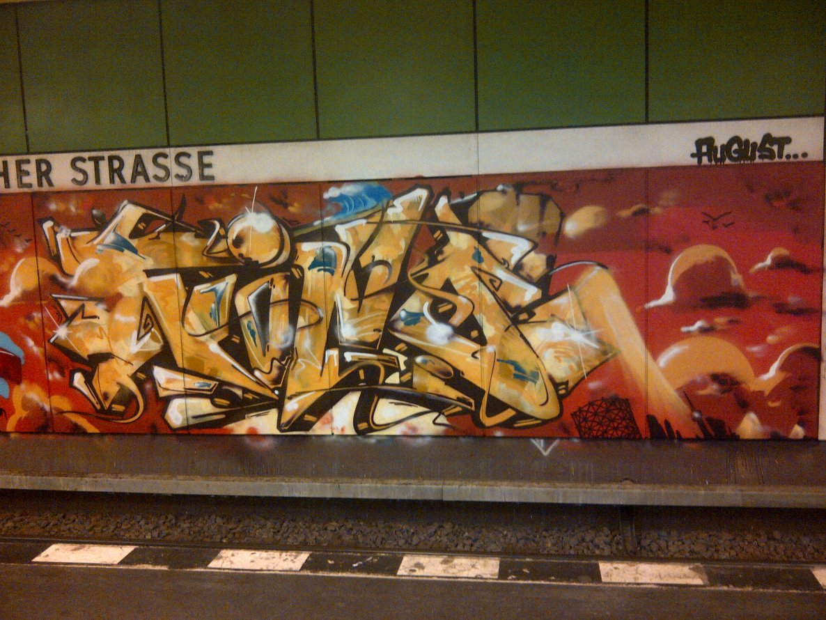 Graffiti Bombing - Photo by Shizzler - Fino