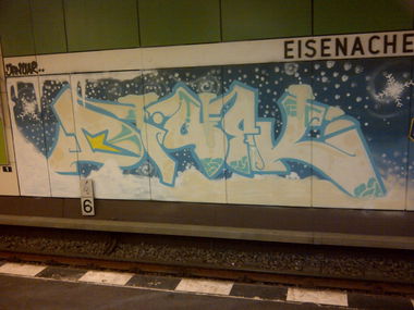 Graffiti Bombing - Photo by Shizzler - Disek
