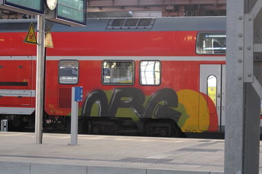 Graffiti Train in Dresden - Photo by ShrotterSpotter - org, tokio, dresden (2013)