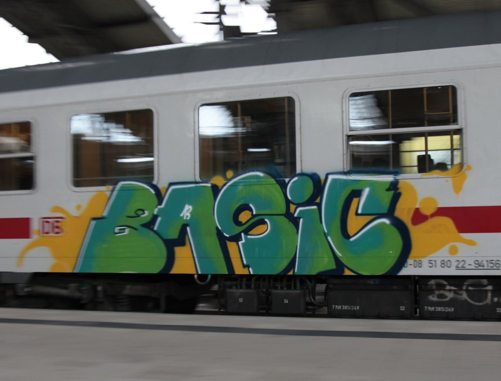 Graffiti Train in Dresden - Photo by ShrotterSpotter - Basic, BDG, Dresden (2013)