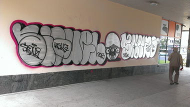 Graffiti Bombing in St.Petersburg - Photo by SiQuel - siquel, skyzo, rskz (2013)