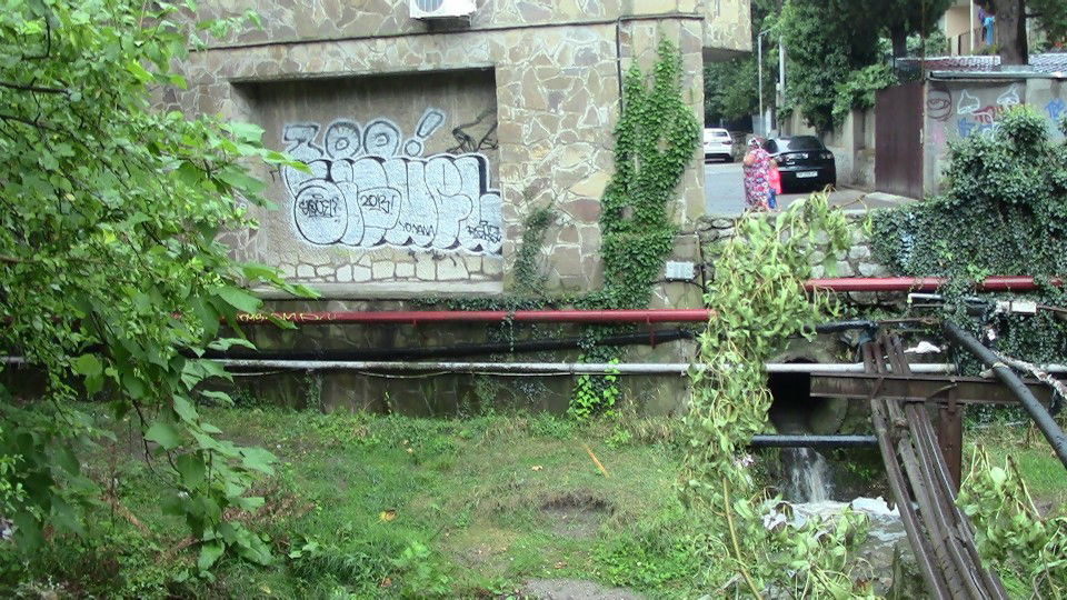 Graffiti Bombing in Yalta - Photo by SiQuel - siquel, rskz, chrome (2013)